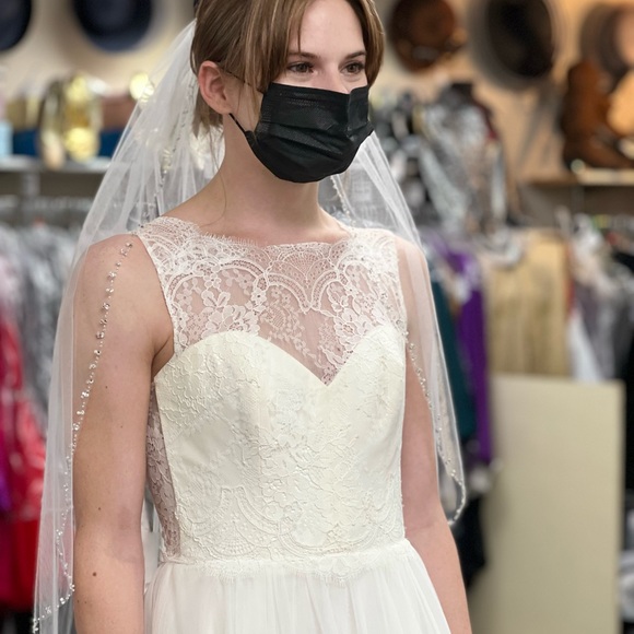 Tulle ivory Nouvelle Amsale wedding dress - Picture 7 of 7